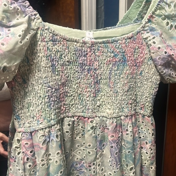 Gorgeous dress with ruching in the back - Picture 6 of 6